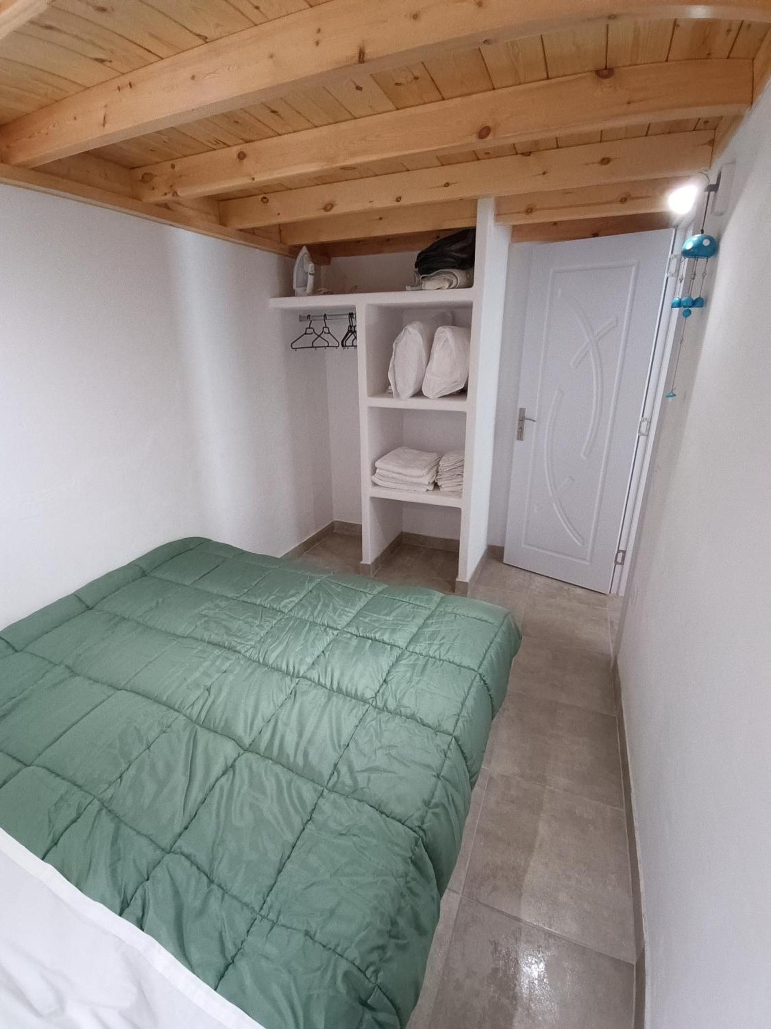 Tinos Youth Apartment Bagian luar foto